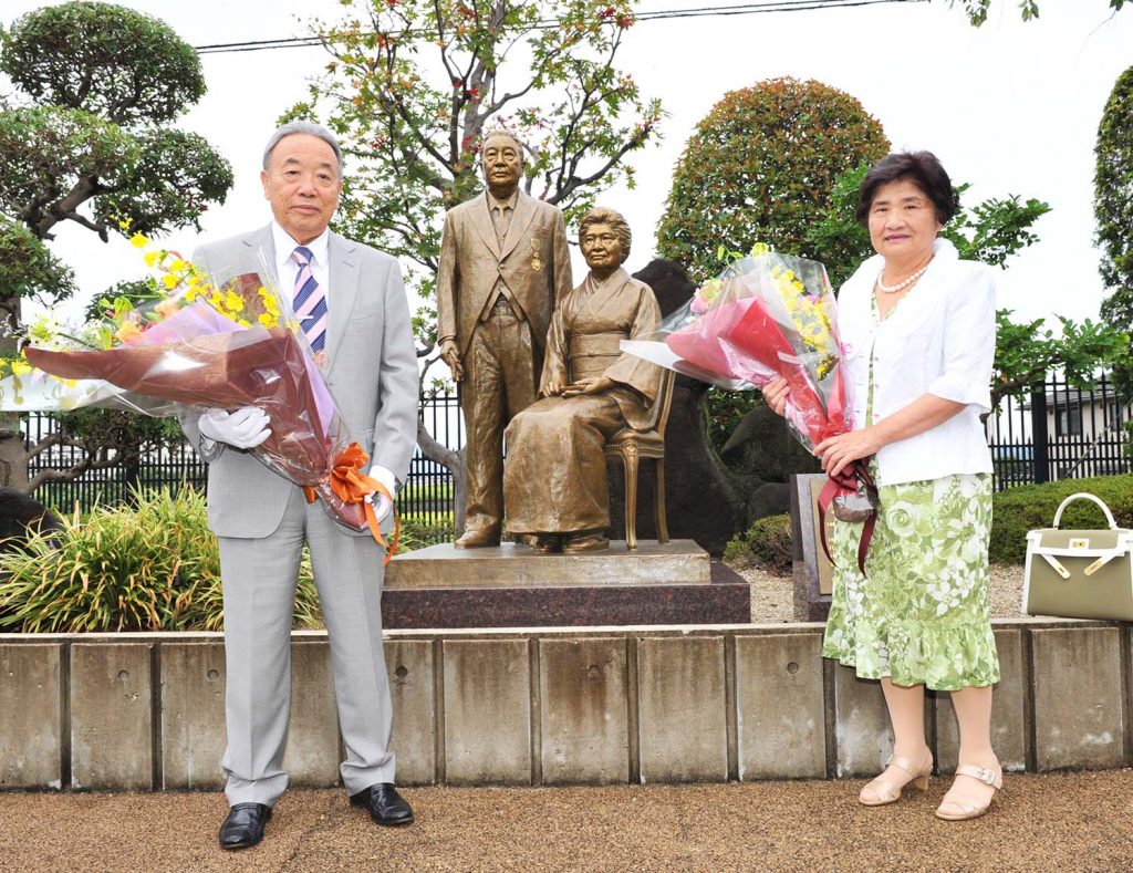 除幕と花束